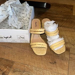 Size 7 quilt heeled sandal